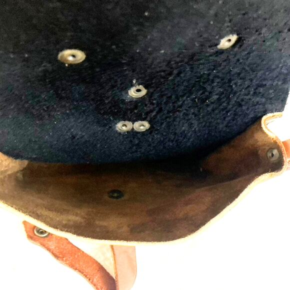 Vintage 1960s–70s Southwest Leather Crossbody Bag w/ Buffalo Nickel Closure - Picture 4 of 12